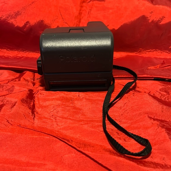 Vintage Polaroid 600 One Step Instant Camera with Electronic flash auto focus - Picture 2 of 8